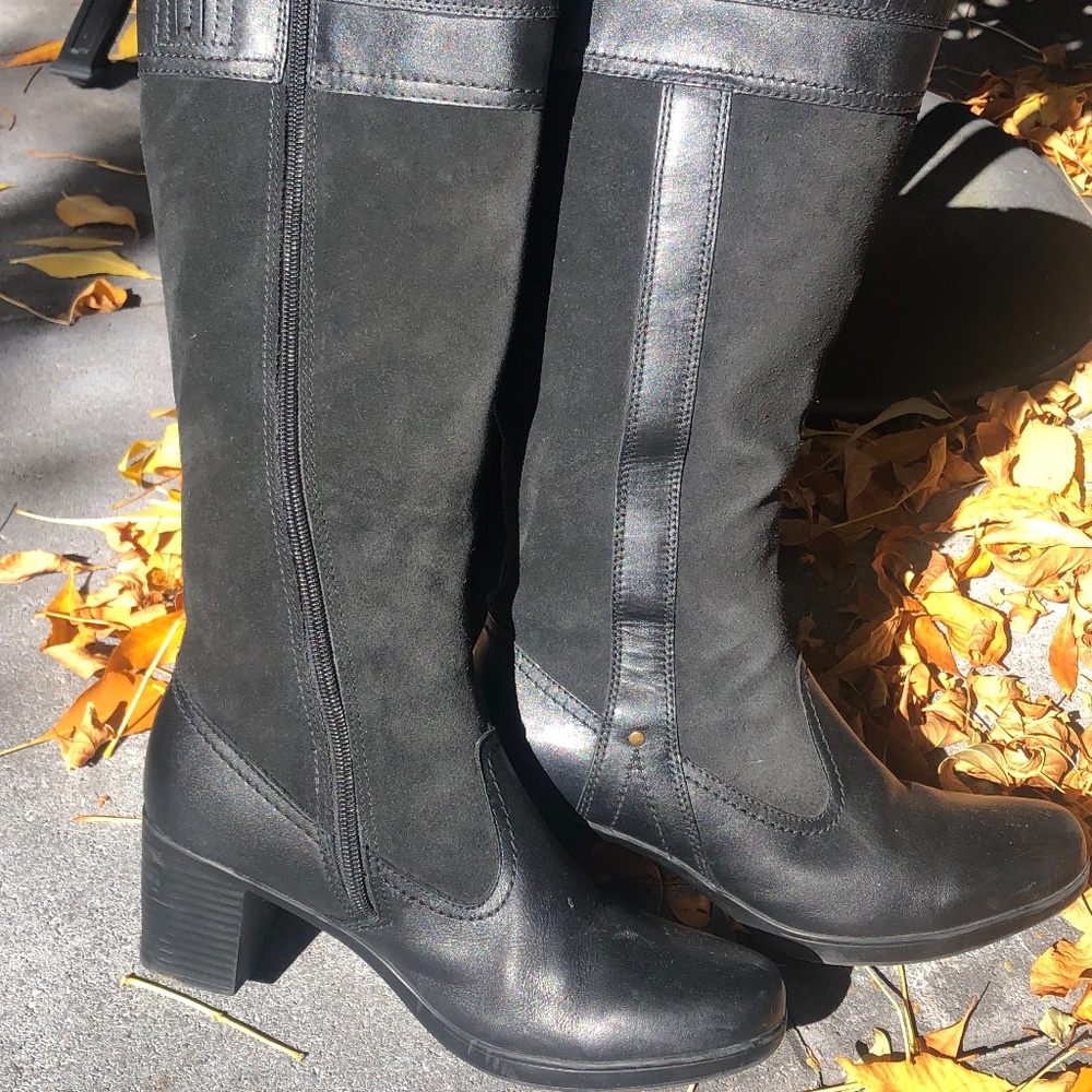 Clarks Size 8.5M leather/suede Tall Boots